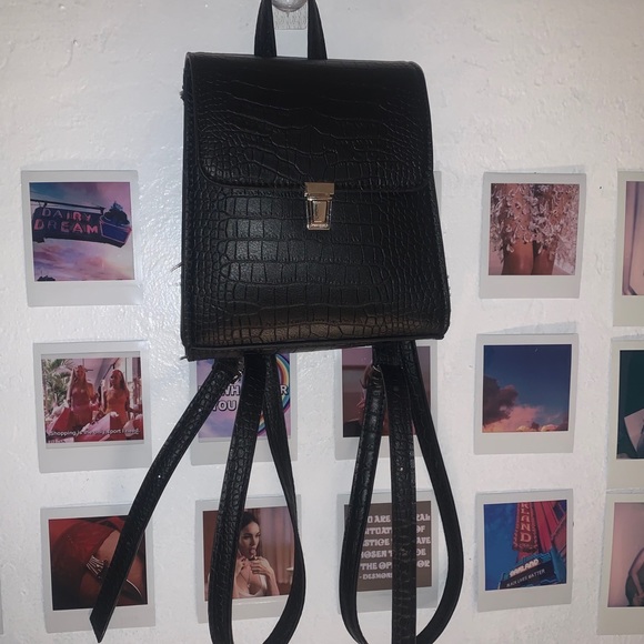 SOLD ON DEPOP - Picture 2 of 8